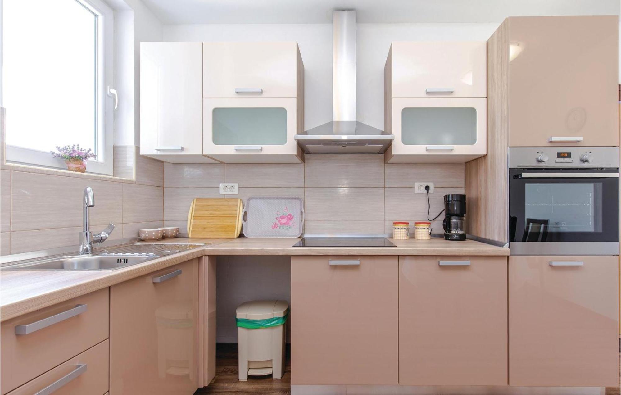 Gorgeous Apartment In Crikvenica With Kitchen 外观 照片
