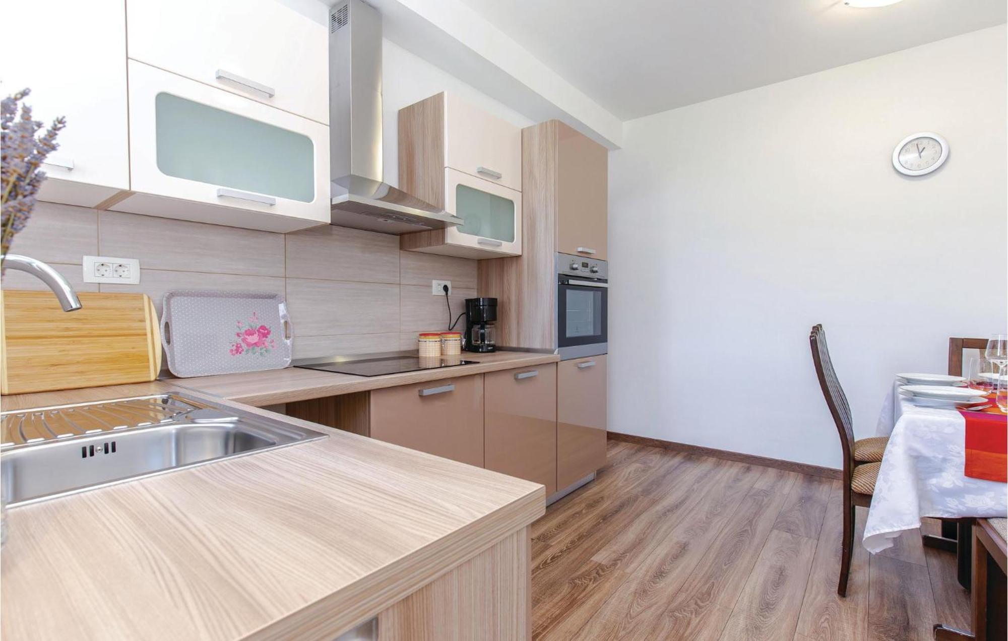 Gorgeous Apartment In Crikvenica With Kitchen 外观 照片