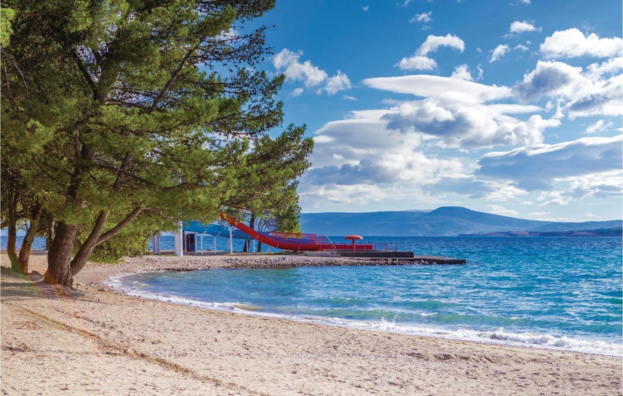Gorgeous Apartment In Crikvenica With Kitchen 外观 照片